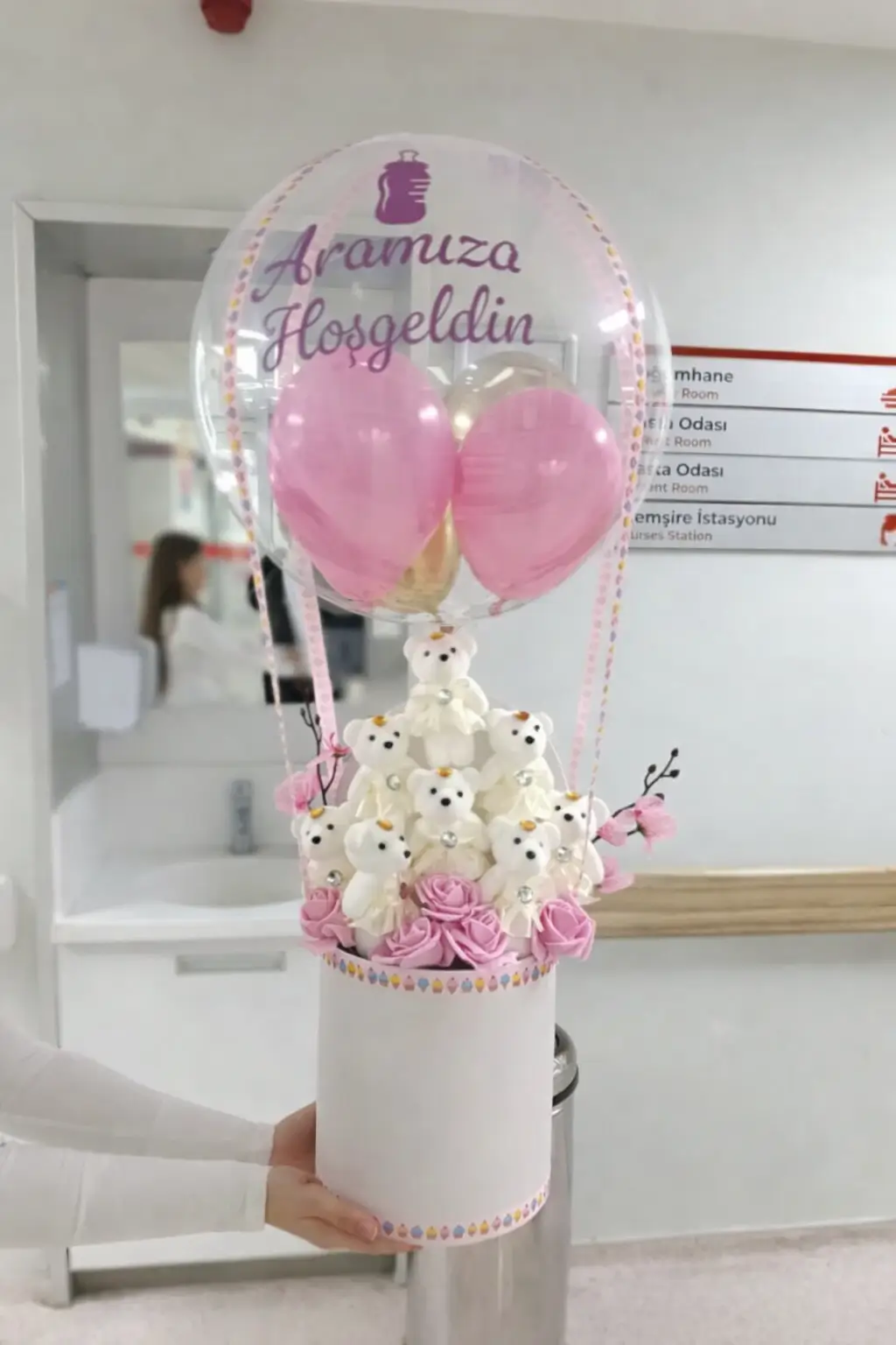 Hoş Geldin Bebek - Şeffaf Balonlu ve Peluş Ayıcıklı VIP Doğum Kutusu